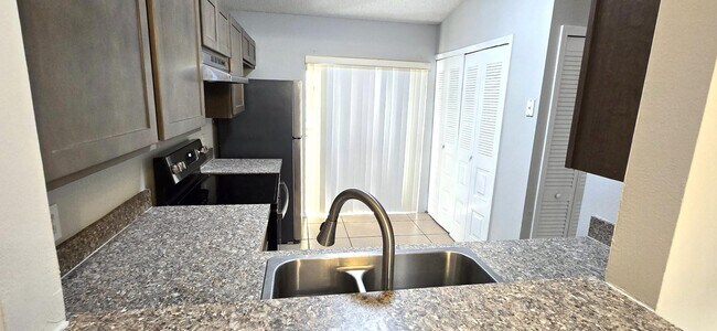 Building Photo - 136 Pine Island Cir