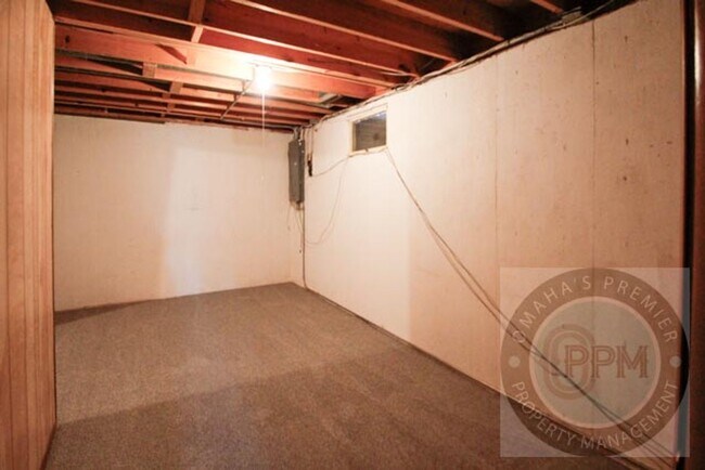 Building Photo - Comfortable 3 Bd /1.5 Ba Home  $300.00 off...