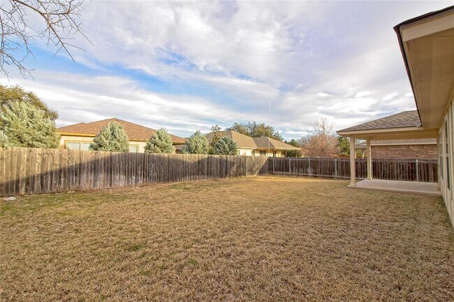 Building Photo - 713 Hedgewood Dr