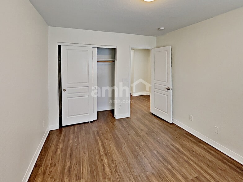 Building Photo - 3843 E Santa Fe Ln