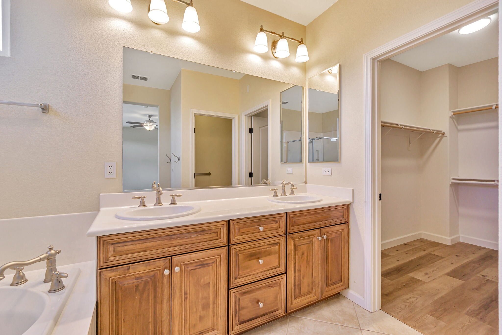 Building Photo - 2678 Deerwood Dr