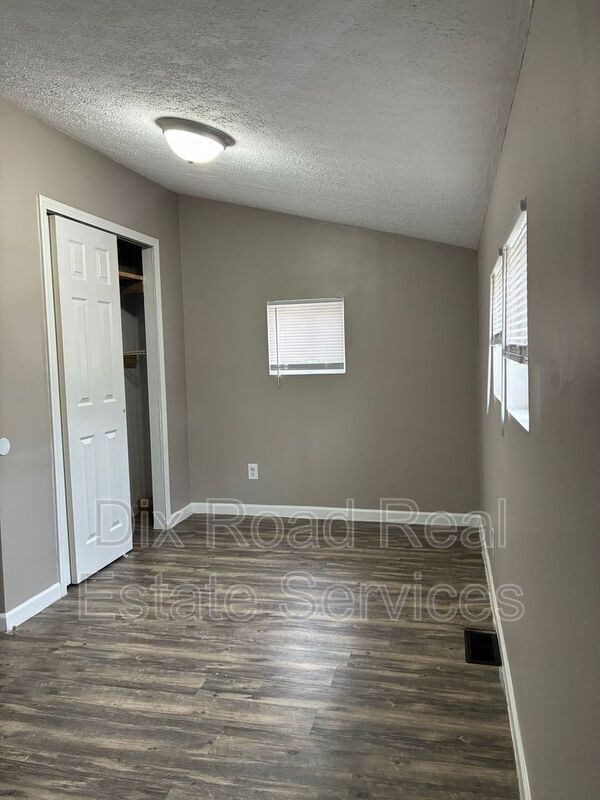 Building Photo - 715 Lorain Ave