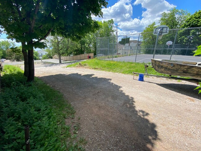 Building Photo - 920.5 E. 5th Street- Charming Cottage