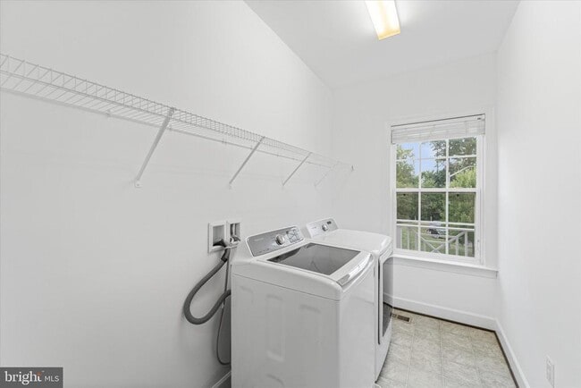 Building Photo - 8901 Hargrove Ct