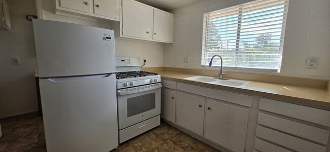Building Photo - 2750 N Balboa Ave