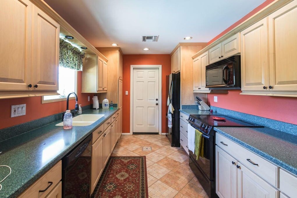 Building Photo - 1113 E Balboa Dr