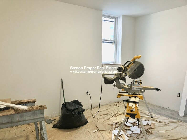 Building Photo - 64 Charlesgate E