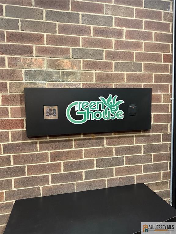 Building Photo - 770 Anderson Ave