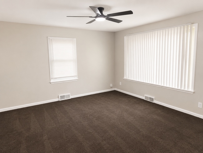 Building Photo - Cute 3 bedroom bungalow