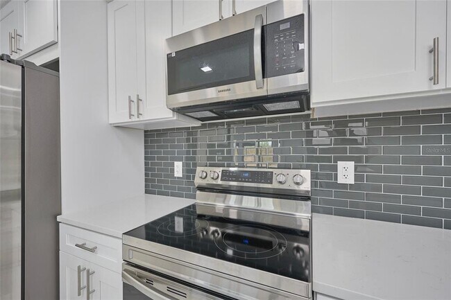 Building Photo - 2310 Laguna Dr