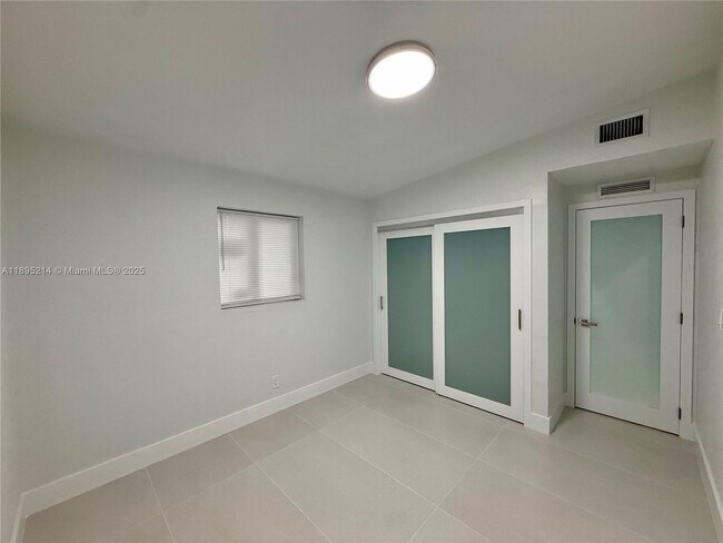 Building Photo - 4315 NW 24th Ave