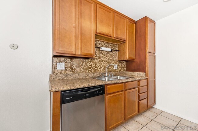 Building Photo - 1240 N Broadway