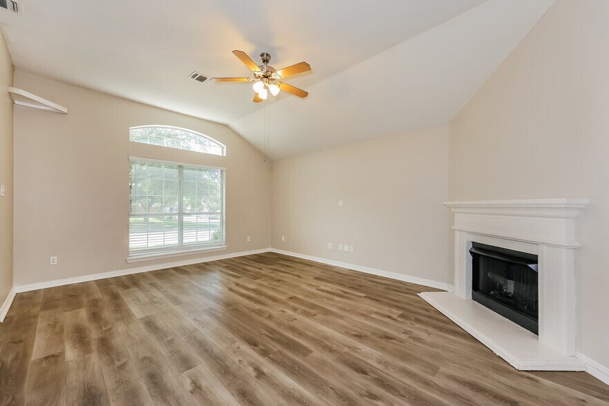 Building Photo - 1601 Prescott Dr