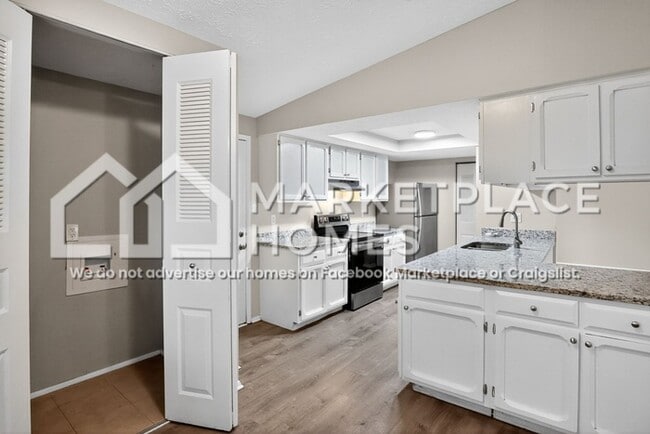 Building Photo - 916 Whidbey Ct