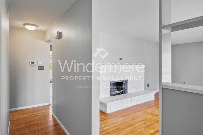 Building Photo - Fantastic Updated South Hill Rancher 3 Bedroom 2 Bath with Hardwood throughout