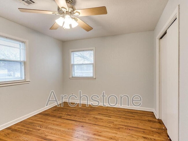 Building Photo - 630 Villa Dr