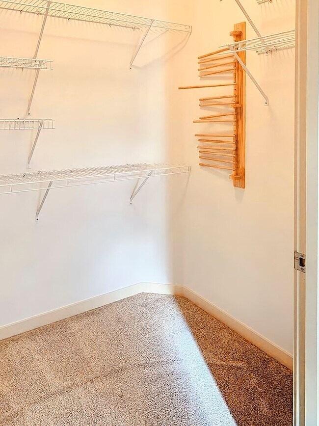 Building Photo - Penthouse condo in the ideal location in t...