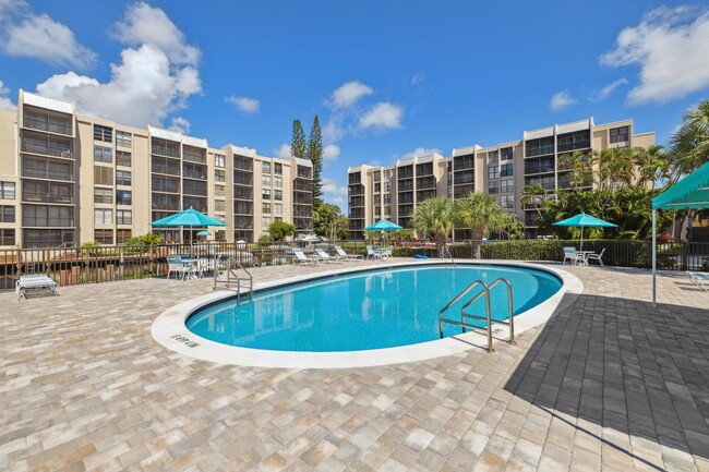 Building Photo - 4 Royal Palm Way
