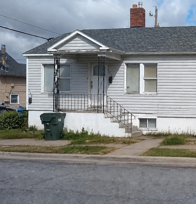 Building Photo - 618-624 W Wyeth