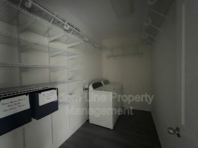 Building Photo - 702 Perth Dr