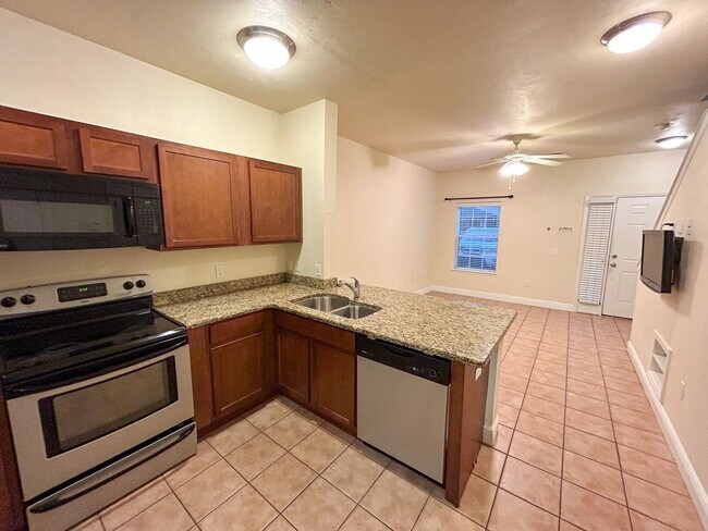 Building Photo - Chase Hollow #101