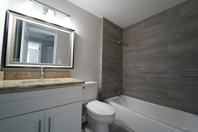 Building Photo - 1883 Jamestown Cir