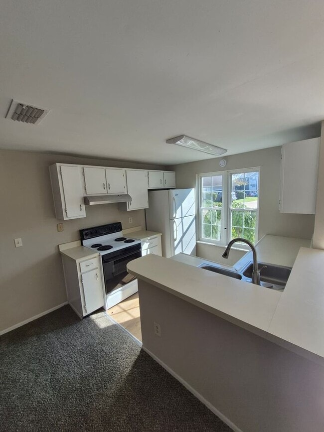 Building Photo - 705 Highland Trce