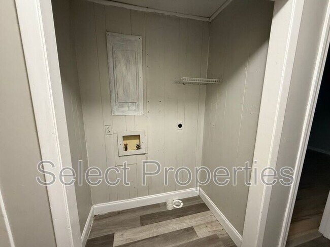 Building Photo - 3801 Devon Dr