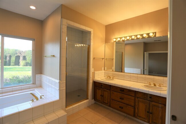 Building Photo - 320 Hartley Dr