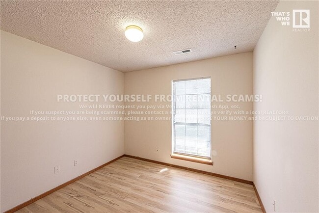 Building Photo - 424 E Malinda Dr