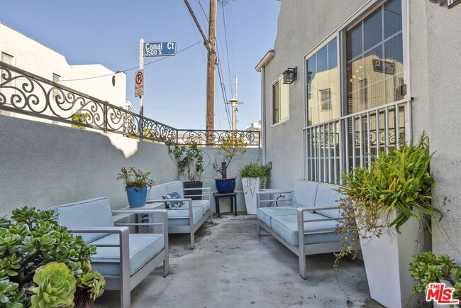 Building Photo - 126 Driftwood St