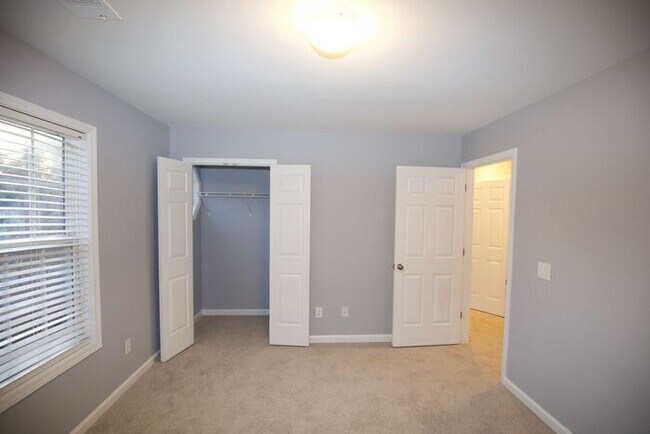 Building Photo - 7897 The Lakes Point