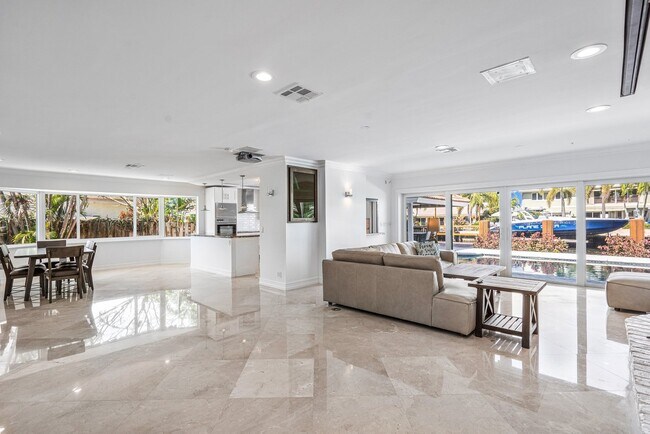 Building Photo - 937 Fern Dr