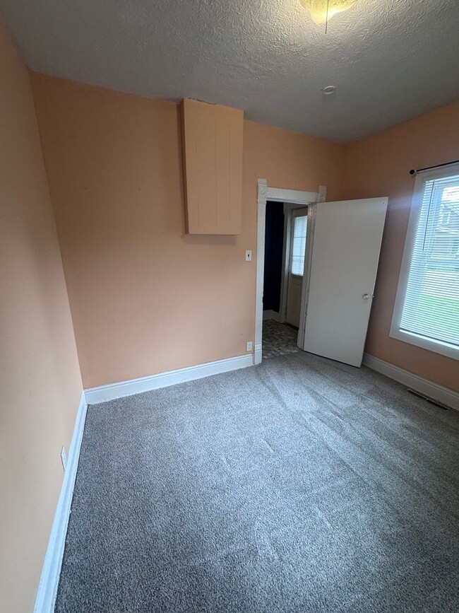 Building Photo - Updated South End 3 Bedroom