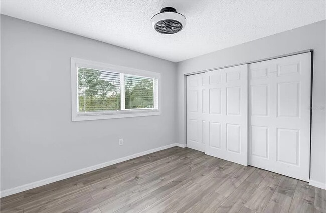 Building Photo - 251 SW Lincoln Cir N