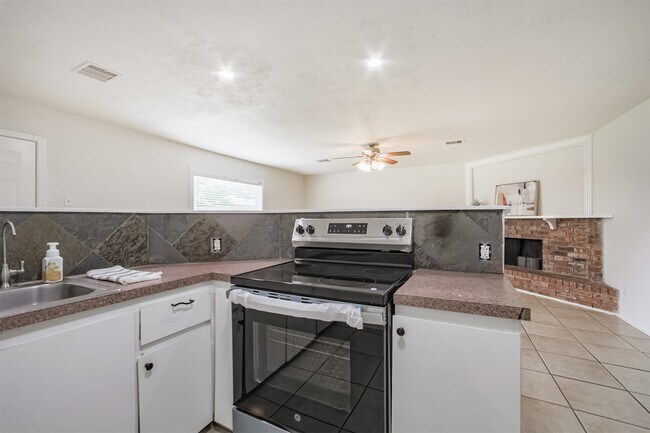 Building Photo - 16722 Moary Firth Dr