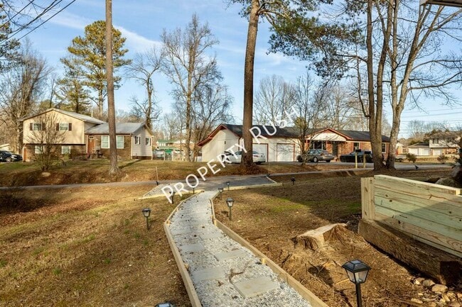 Building Photo - 2290 Malibu Dr SE