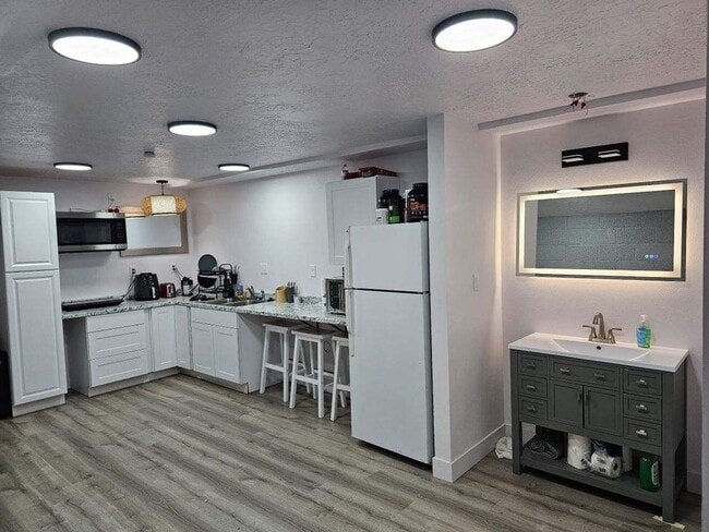 Building Photo - 310 S 600 W