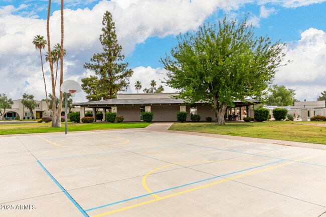 Building Photo - 8212 E Rovey Ave