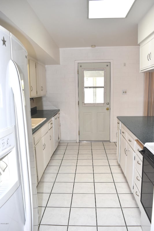 Building Photo - 12231 N Cherry Hills Dr W