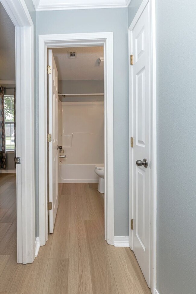 Building Photo - Freshly Renovated Rental Property