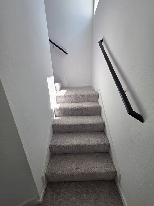 Building Photo - Modern New-Build Home with Open Floor Plan...
