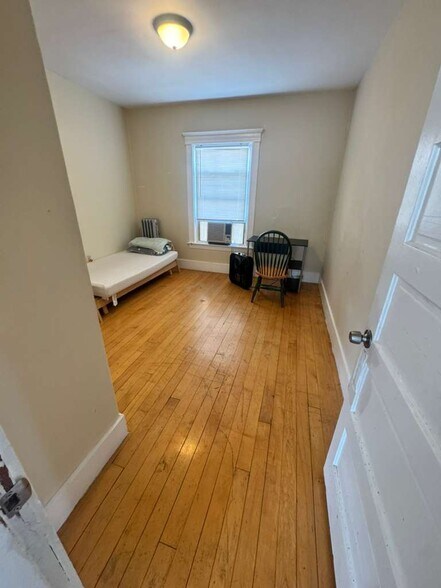 Building Photo - 80 Florence St