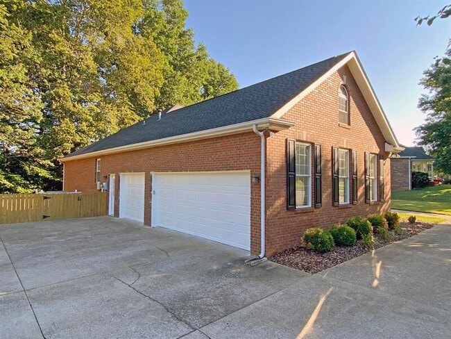 Building Photo - 2575 Village Ct