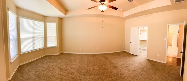 Building Photo - Popular DR Horton Sierra floor plan. 4 bed, 2 1/2 bath, 3 car garage, single story on a corner lo...