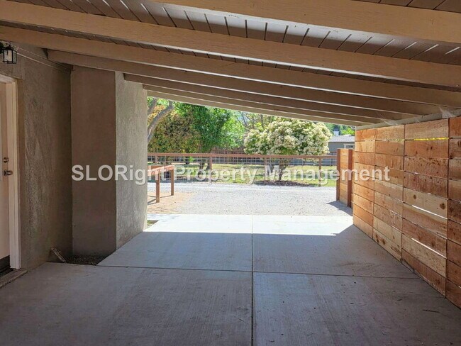 Building Photo - LEASE PENDING- 1 bed, 1 bath renovated units in Santa Margarita
