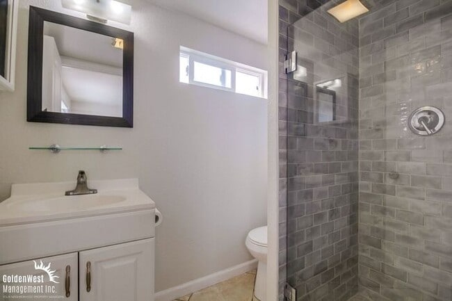 Building Photo - Comfortable Studio 1Ba with Private Deck i...