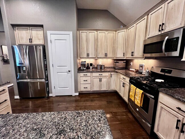 Building Photo - Beautiful Corner Lot, Single Family Home, in Sherwood Lakes.