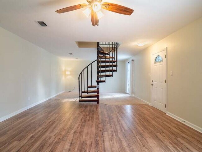 Building Photo - APPLY NOW