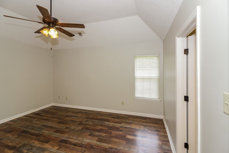 Building Photo - 1676 Sandpiper Cove N